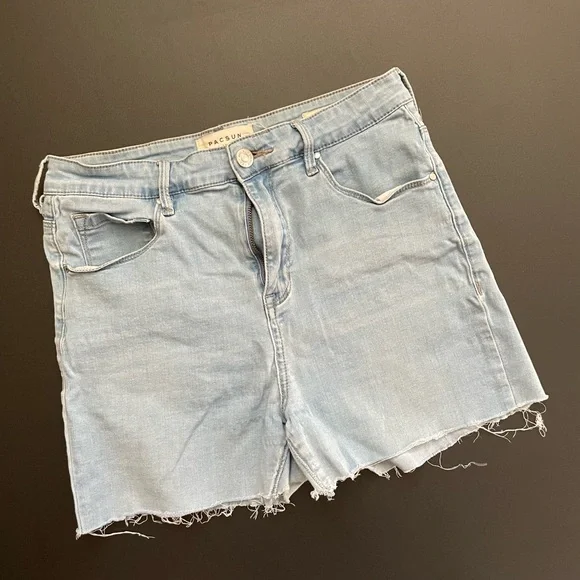 PacSun light blue Jean shorts with a pink Shein T-shirt bundle set - Picture 7 of 8